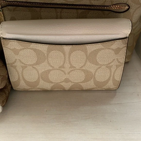 Coach Set - Picture 6 of 10